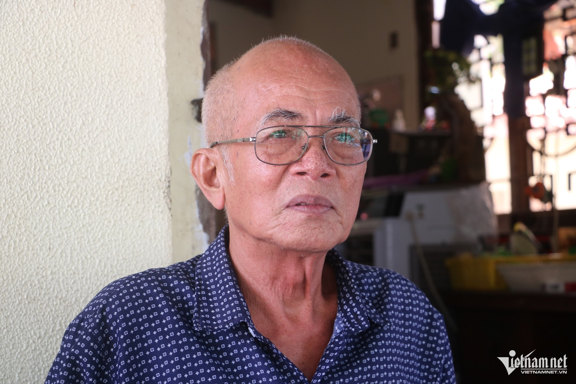 W-người trông coi mộ bà rịa.JPG.jpg