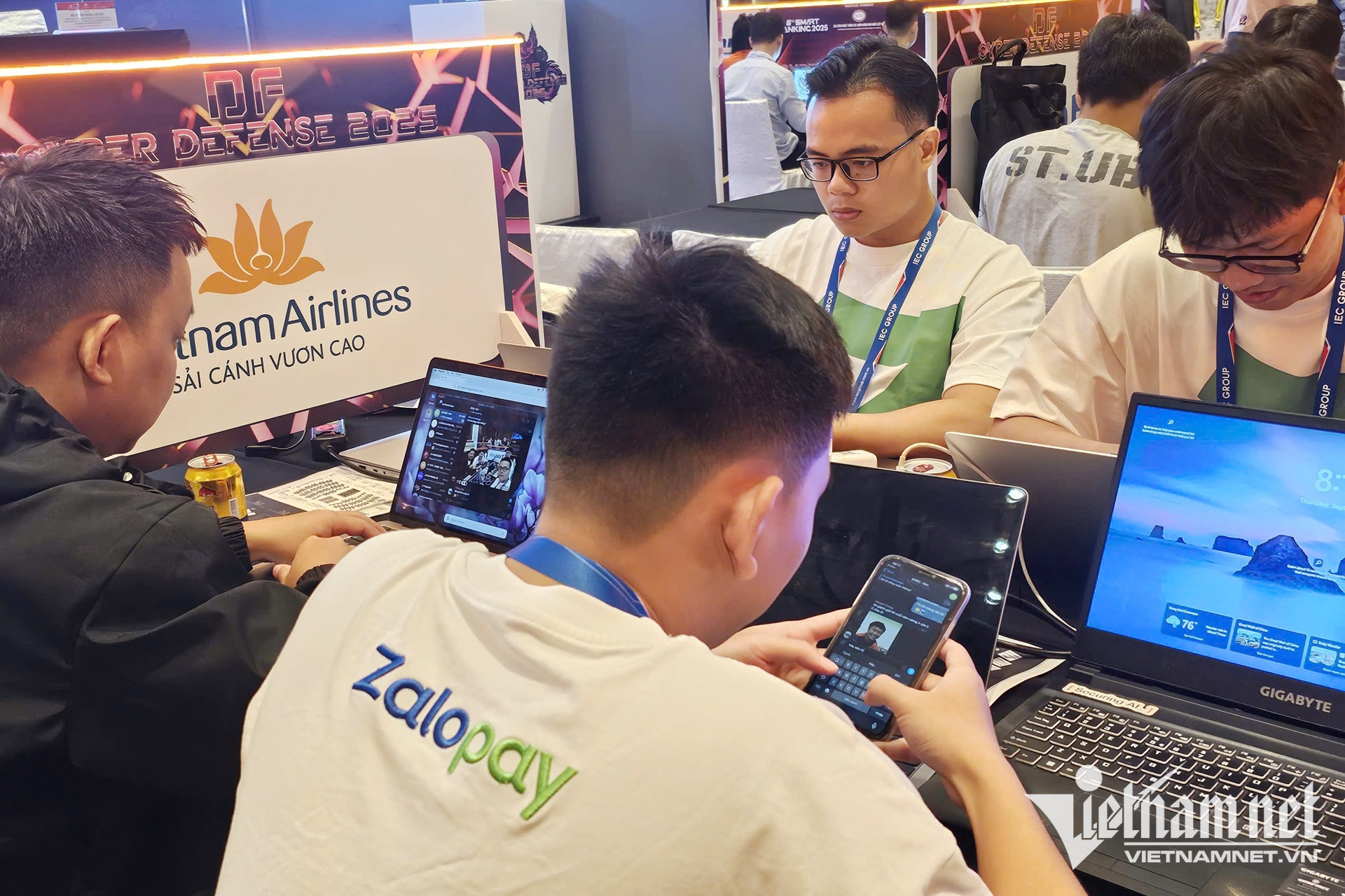 W-nhan luc an ninh mang 02 1.jpg