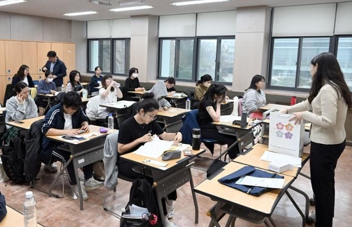 35 phút im lặng kỳ lạ ở Hàn Quốc: Bài học về cách xã hội đối xử với thế hệ trẻ