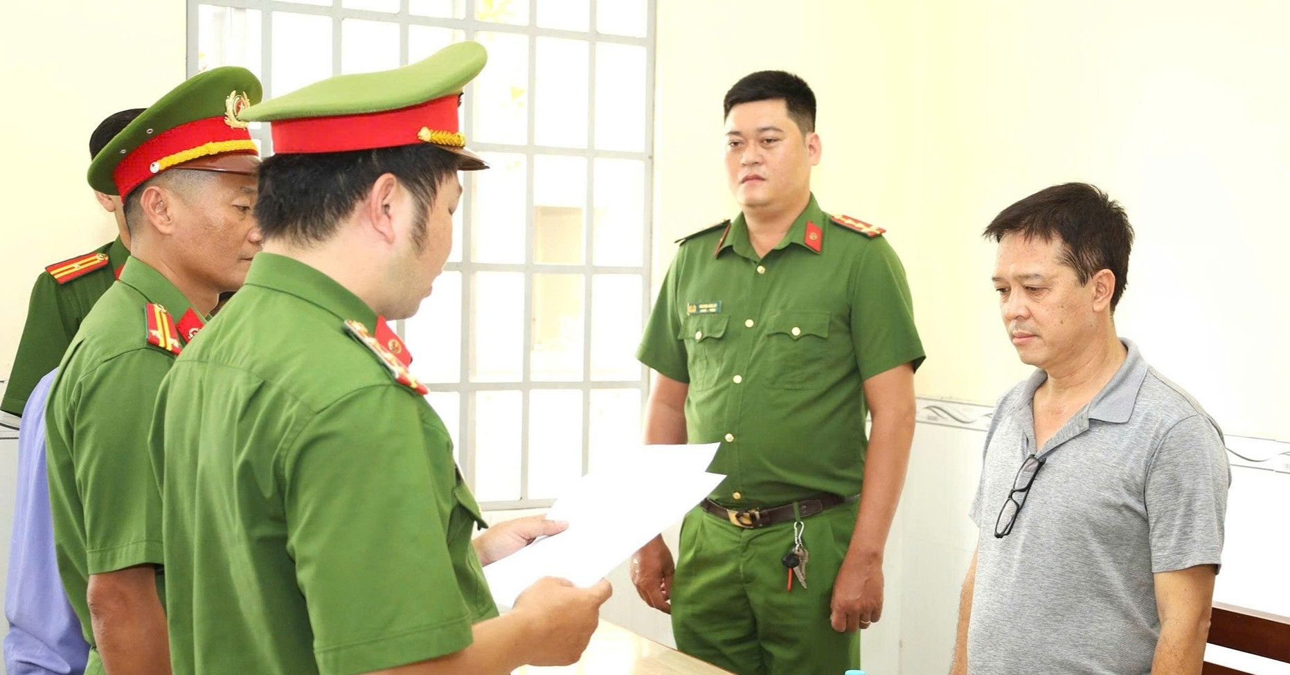 Bắt tạm giam cựu giám đốc ngân hàng ở Cần Thơ