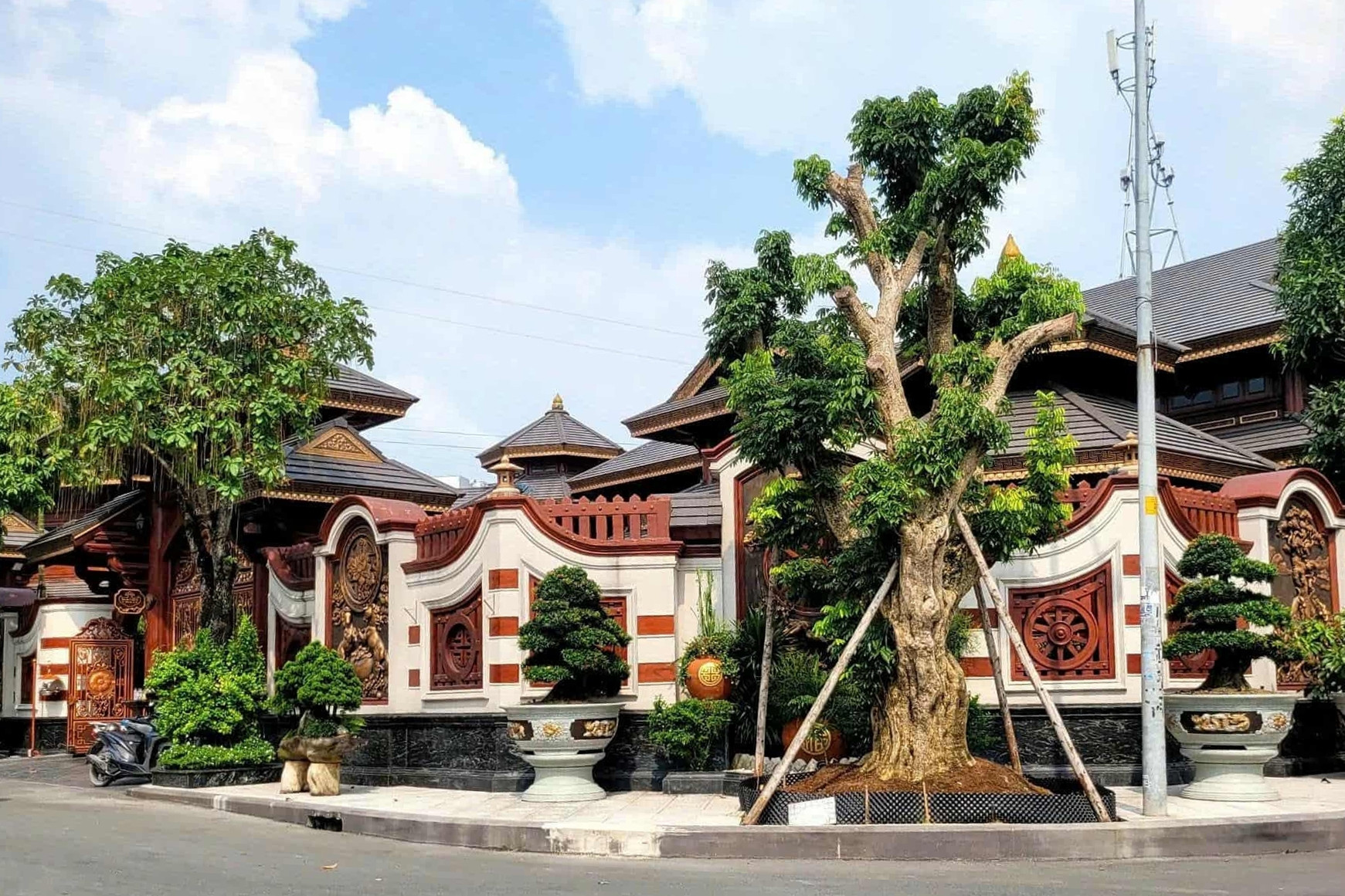 Biệt phủ 4.000m² của Mailisa ở TPHCM bị cảnh sát phong tỏa, khám xét