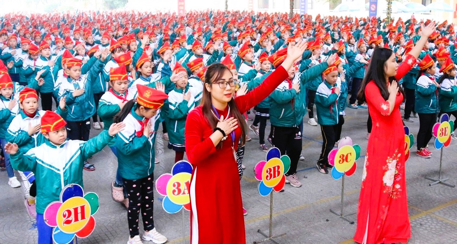 Bộ GD-ĐT đề nghị tạm dừng sắp xếp cơ sở giáo dục vượt quy mô