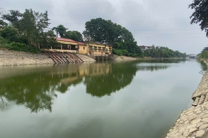 Cận cảnh kênh dẫn nước mới bổ cập cho sông Tô Lịch, &apos;giải cứu&apos; loạt khu ngập úng ở Hà Nội