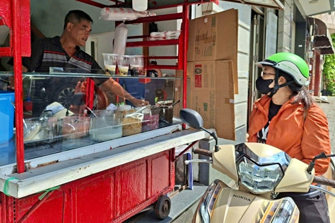 Chủ bị khách ghét, quán chè ‘chảnh’ vẫn nổi tiếng suốt 60 năm ở TPHCM