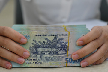 Đề xuất viên chức thôi việc do sắp xếp được trợ cấp tối thiểu 12 tháng lương