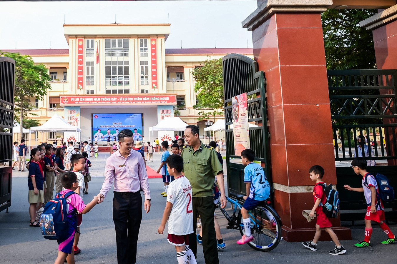 Giáo dục không chỉ là dạy chữ mà còn mở cửa trái tim