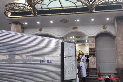 Hàng chục thùng tài liệu được đưa ra khỏi thẩm mỹ viện Mailisa ở Hà Nội, Đắk Lắk