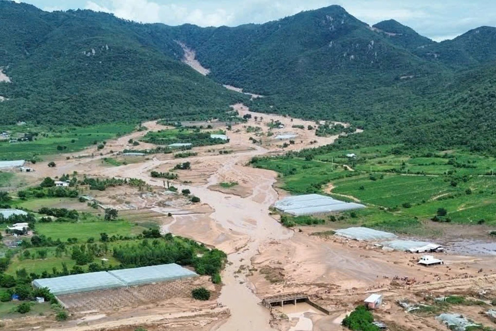 Khởi tố vụ án vỡ hồ chứa nước trên núi ở Lâm Đồng khiến bé gái 13 tuổi tử vong