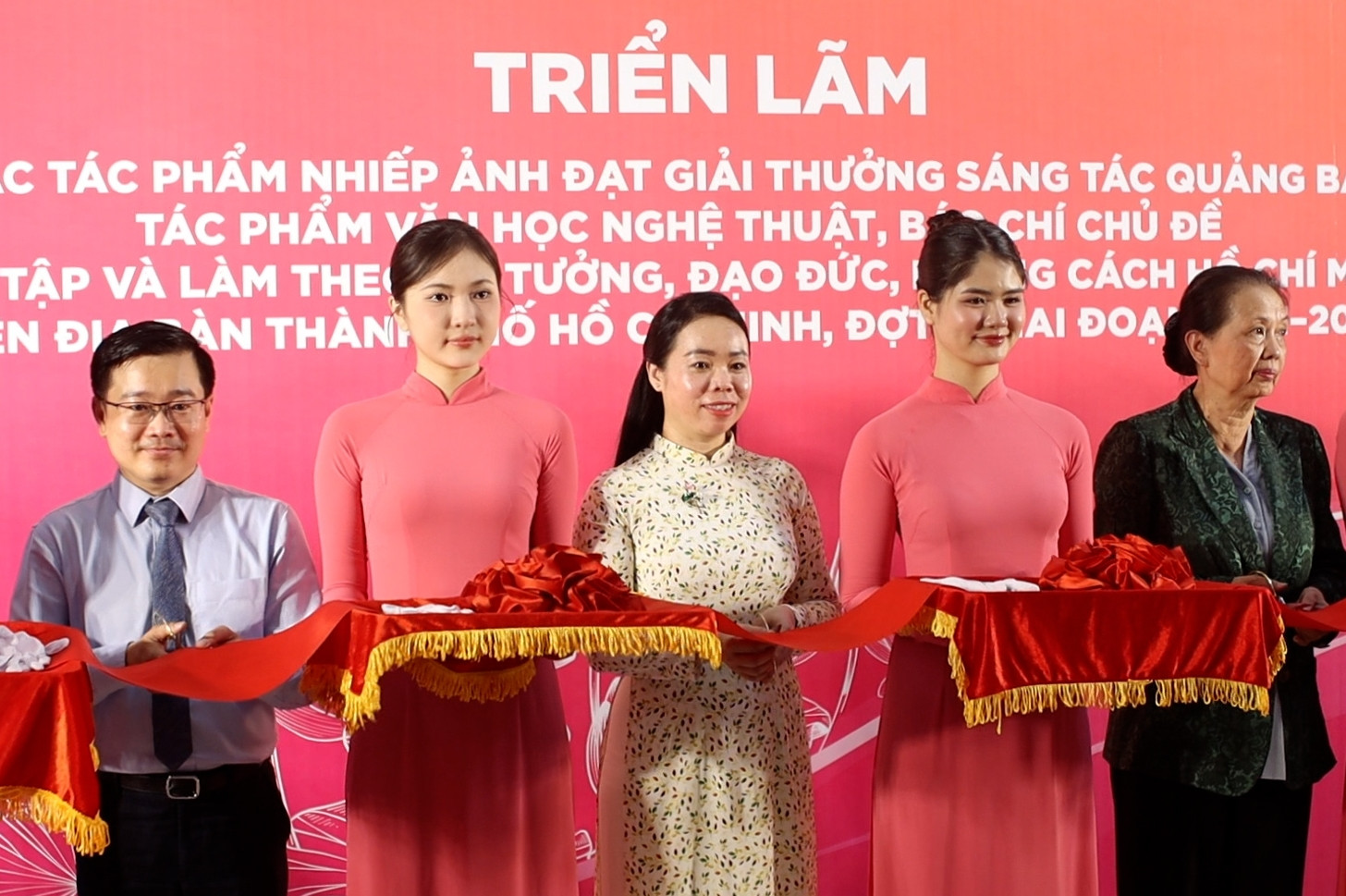 Nghệ sĩ nhiếp ảnh gửi gắm tình yêu quê hương, đất nước qua triển lãm nghệ thuật