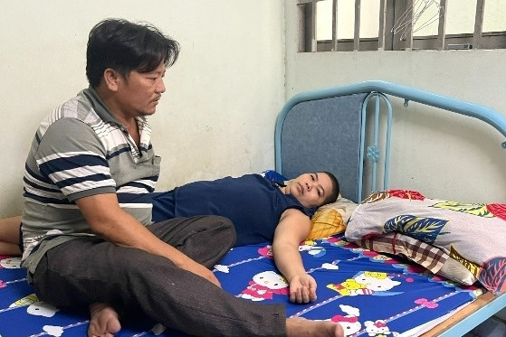 Người mẹ ung thư di căn não chỉ mong được sống thêm vài năm để dắt con vào lớp 1