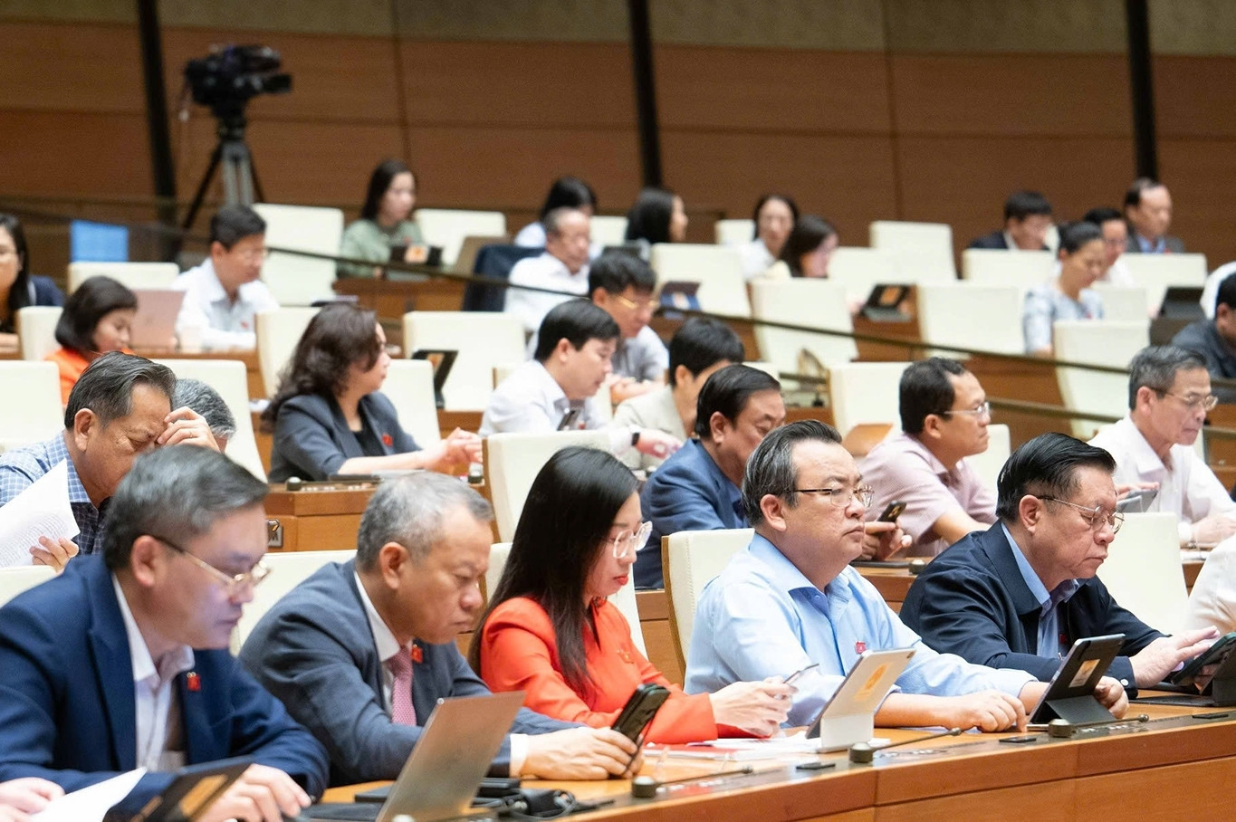 Quốc hội đồng ý chuyển gần 24.000 tỷ đồng sang chi trả lương cơ sở năm 2026