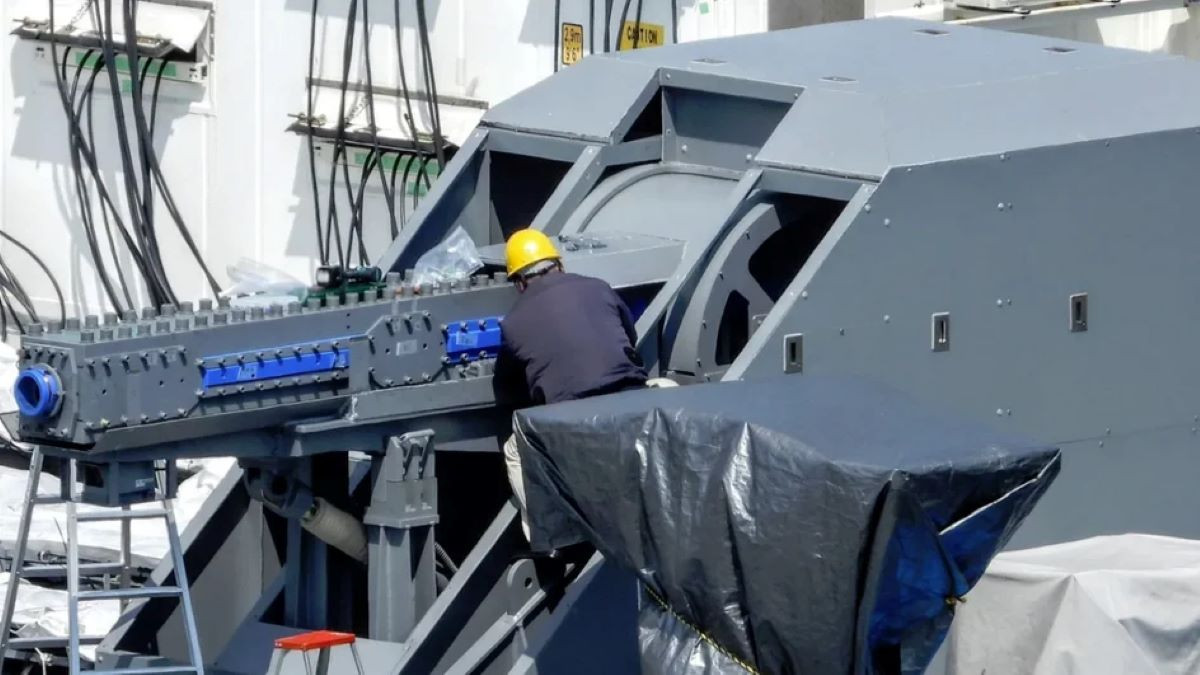 Súng điện từ Nhật Bản.jpg