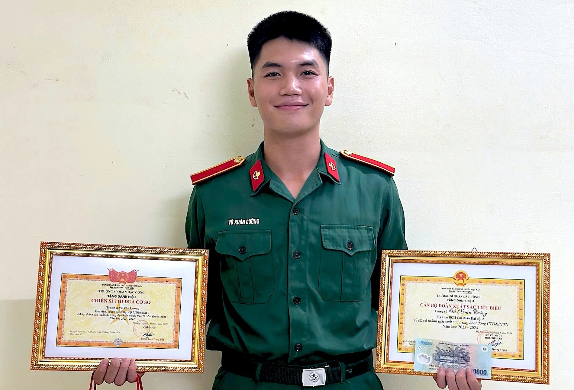 Thi lại đại học, chàng trai quê Hưng Yên thành thủ khoa đặc công nước