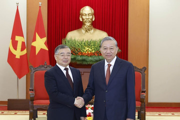 Tổng Bí thư: Việt Nam luôn coi trọng, ưu tiên hàng đầu phát triển quan hệ với Trung Quốc