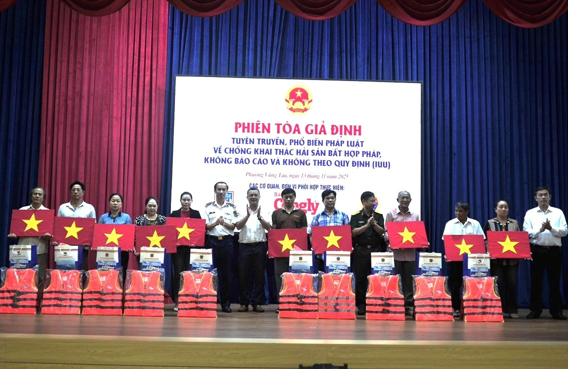 TPHCM tổ chức phiên tòa giả định tuyên truyền chống khai thác IUU cho ngư dân