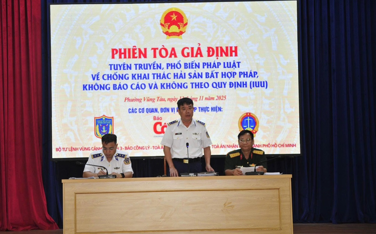 TPHCM tổ chức phiên tòa giả định tuyên truyền chống khai thác IUU cho ngư dân.jpg