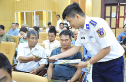 TPHCM tổ chức phiên tòa giả định tuyên truyền chống khai thác IUU cho ngư dân...jpg