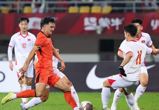 Báo Trung Quốc: Chúng ta đáng lẽ còn thua U22 Việt Nam đậm hơn U22_Viet Nam Trung Quoc 163.jpg