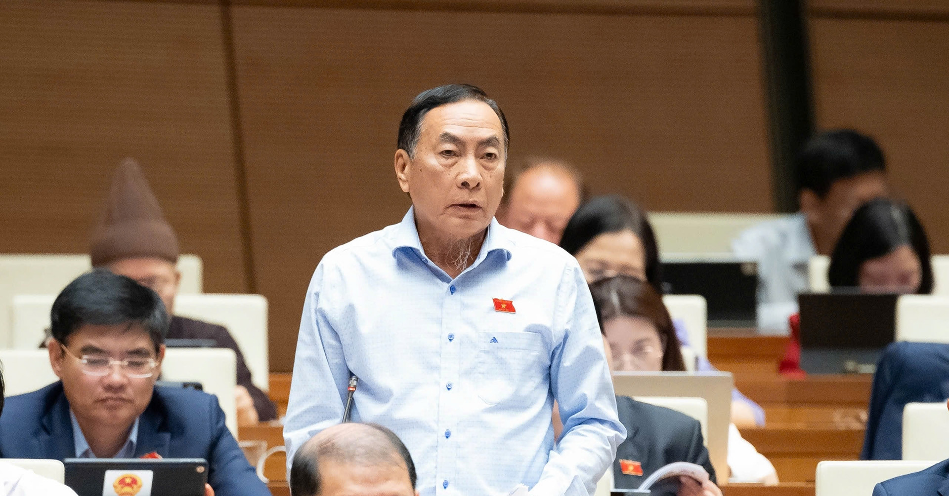 Viên chức 'chân trong, chân ngoài': Có nên vừa làm lãnh đạo vừa làm giám đốc