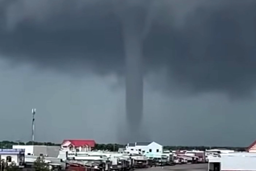 Vòi rồng vừa xuất hiện ở Cà Mau có gì khác thường?