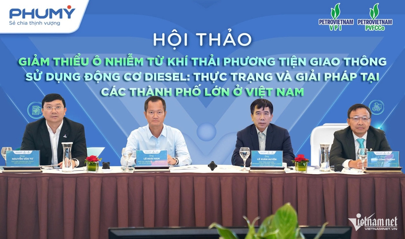 W-hoi thao def.jpg