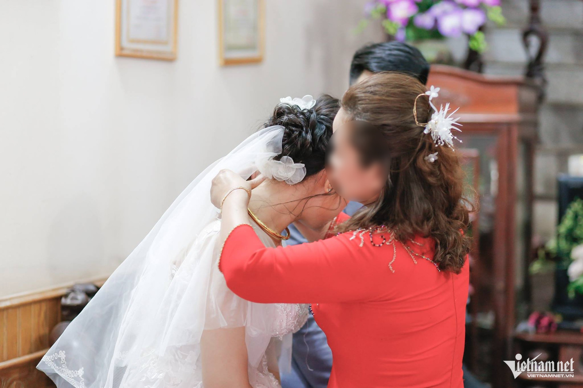 W-trao vàng cưới.jpg