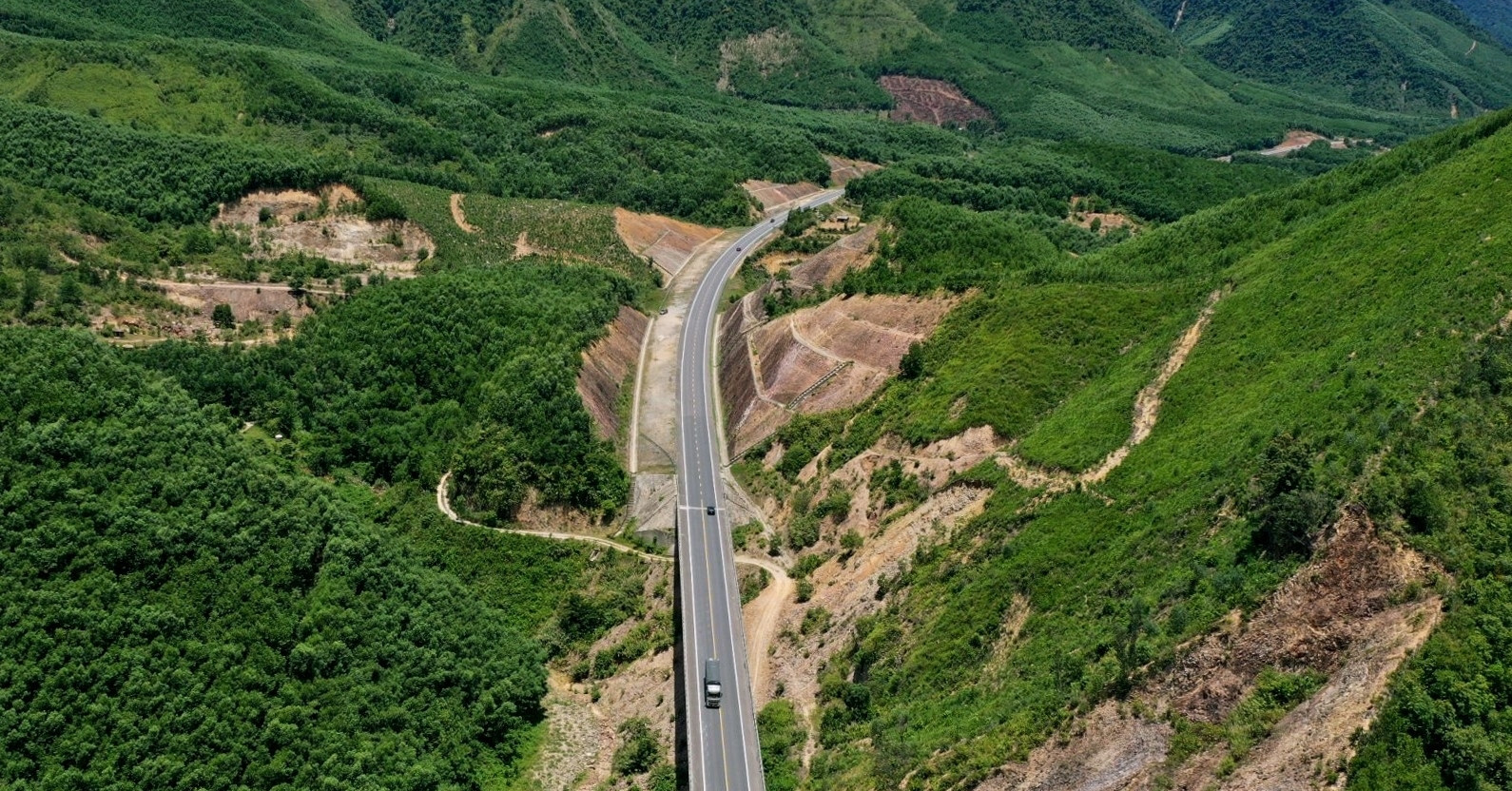 Bộ Xây dựng “điểm mặt” loạt dự án giao thông lớn tiến độ ì ạch