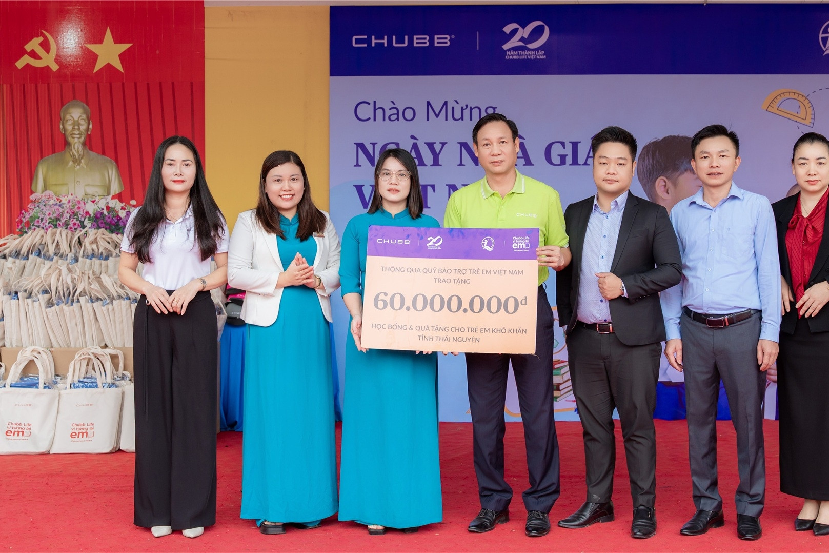 Chubb Life Việt Nam hỗ trợ học sinh Thái Nguyên sau mưa bão