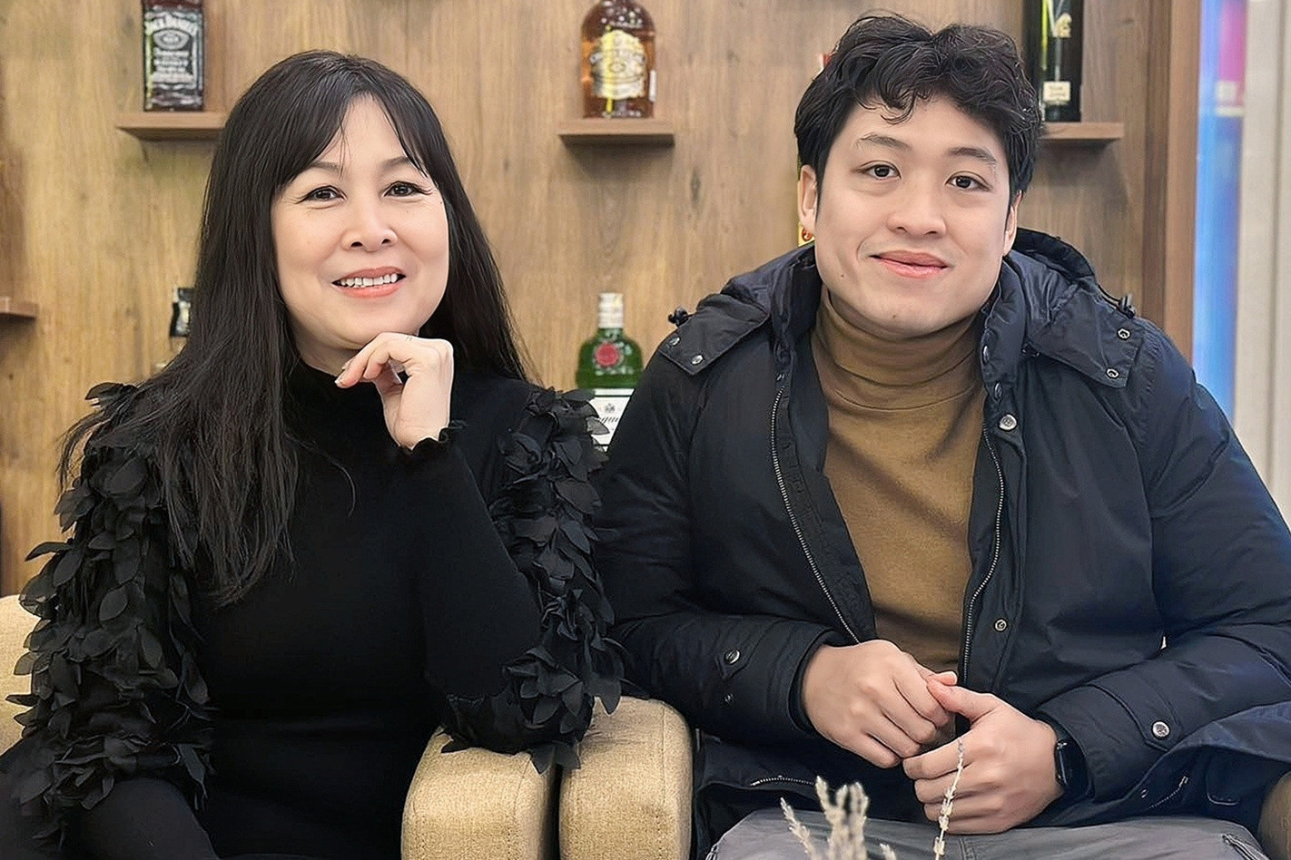 Con trai Phó Giám đốc của NSND Hồng Vân bỏ Mỹ về Việt Nam giờ ra sao?