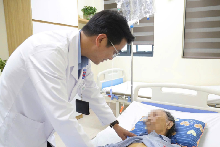 Cụ bà 96 tuổi vẫn quyết tâm chiến thắng ung thư