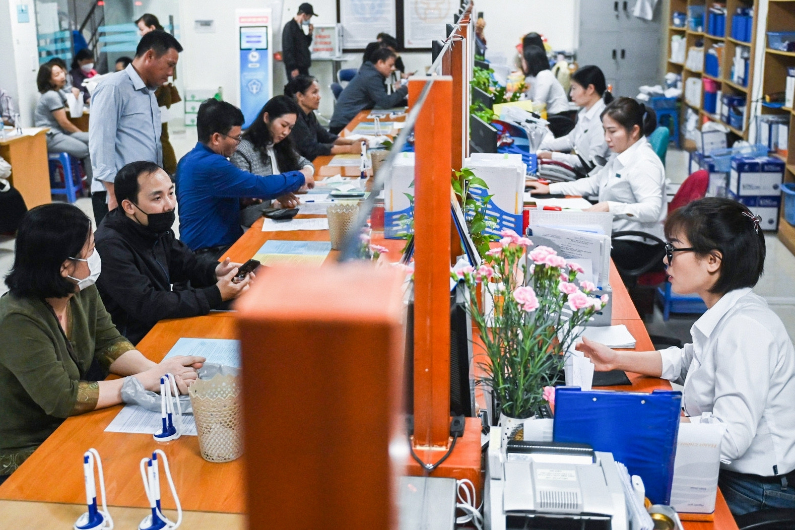 Đi làm 120km mỗi ngày, viên chức mong được chuyển sang công chức để làm gần nhà