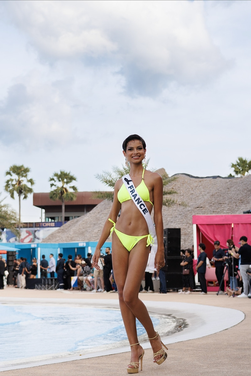 Thí sinh Miss Universe trình diễn áo tắm