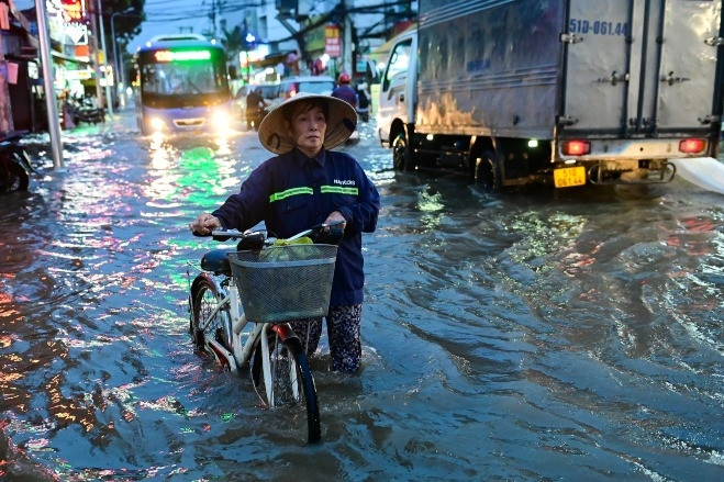 Ngập cực đoan ở TPHCM, chuyên gia chỉ ra loạt nguyên nhân cốt lõi