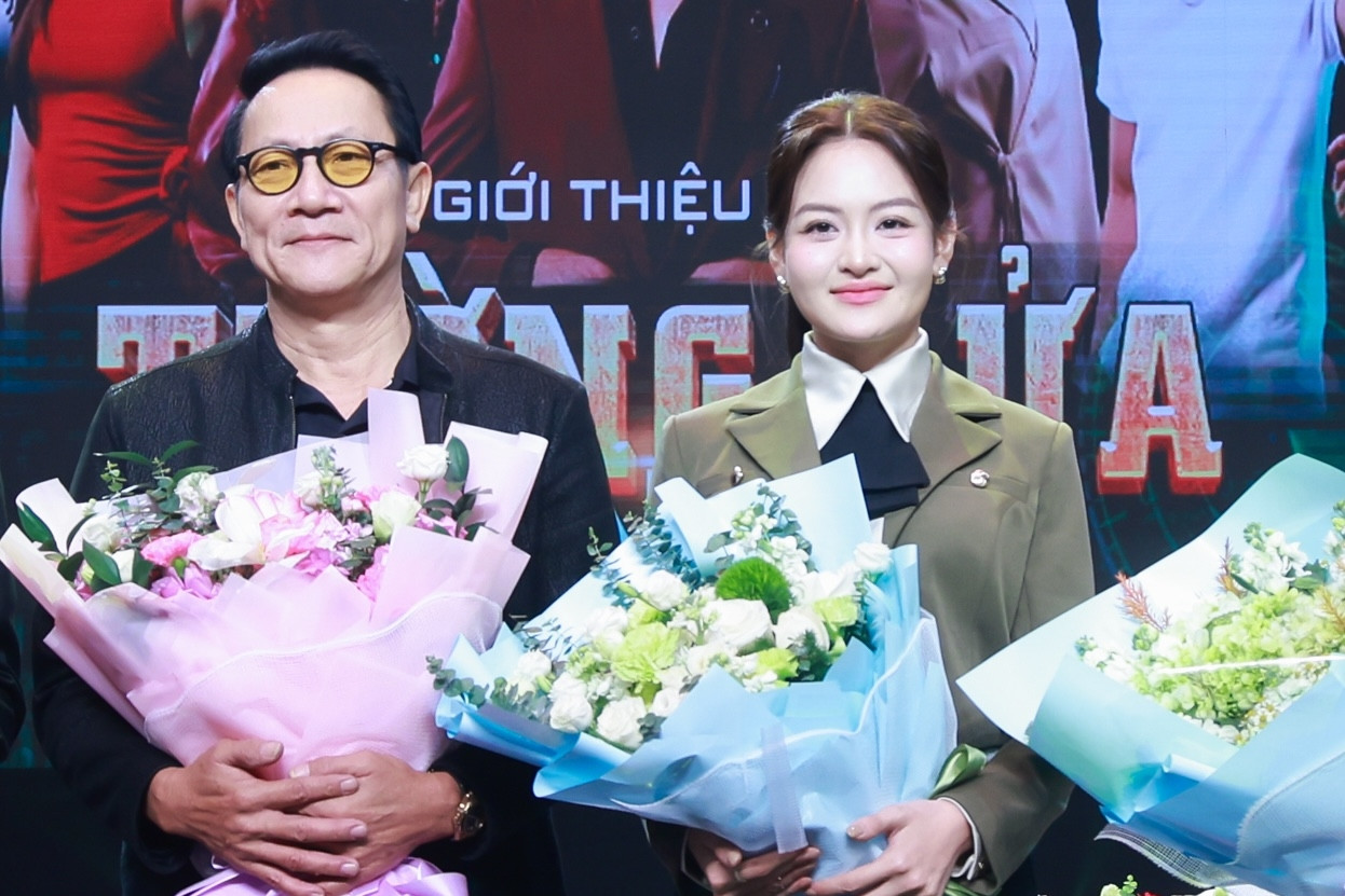 NSƯT Hoàng Hải đóng vai lãnh đạo công an sau 20 năm, 2 tháng chưa về nhà với vợ