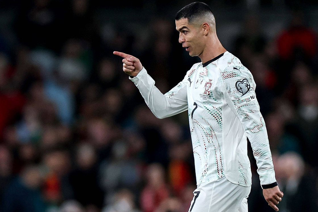 Ronaldo bị công kích ở Bồ Đào Nha vì thẻ đỏ