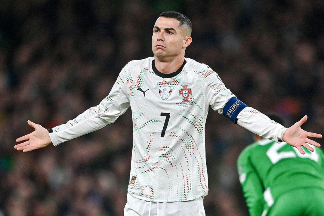 Ronaldo bị đuổi khỏi sân, Bồ Đào Nha thua sốc