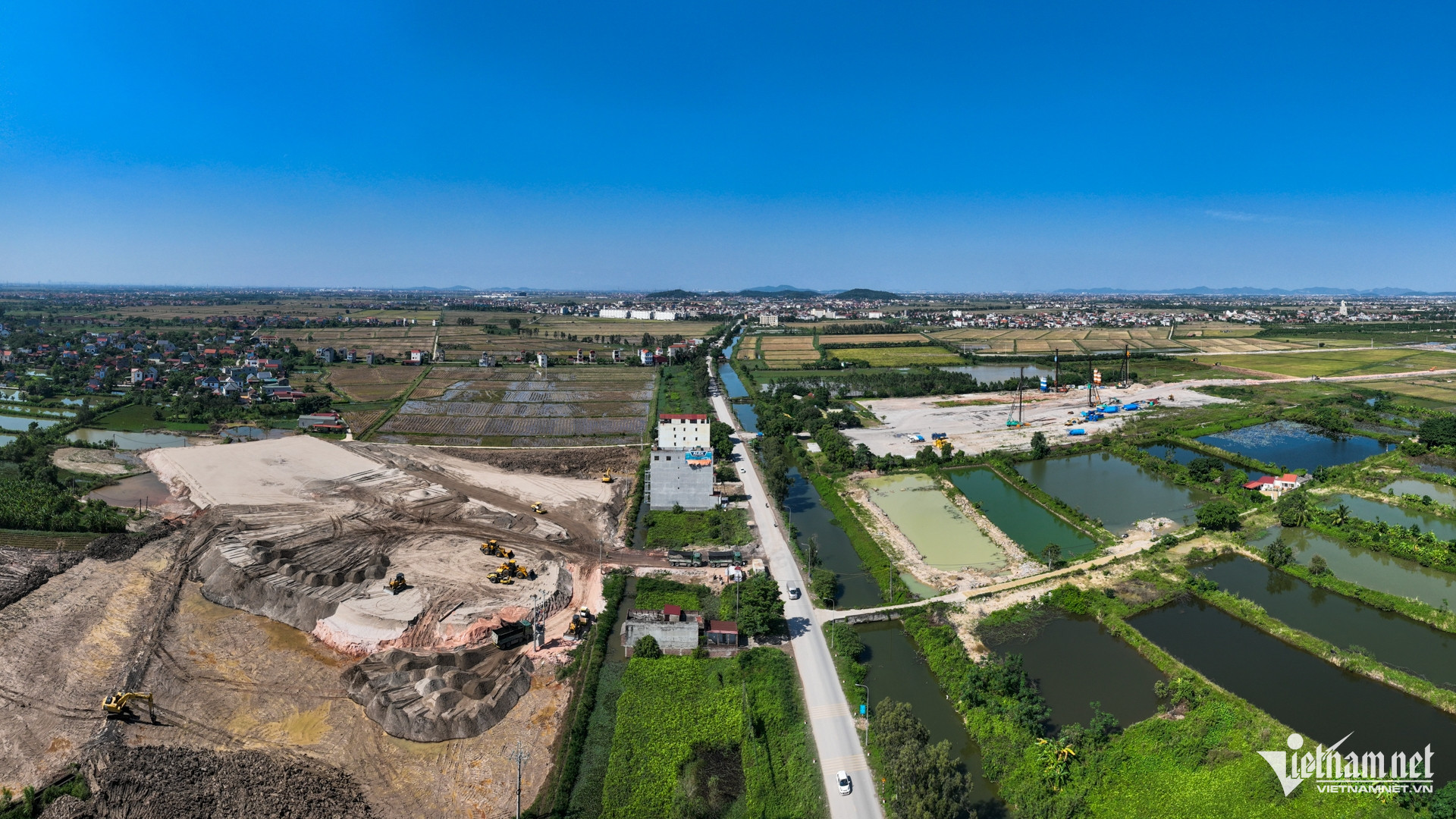 W-san bay Gia Binh 23.jpg