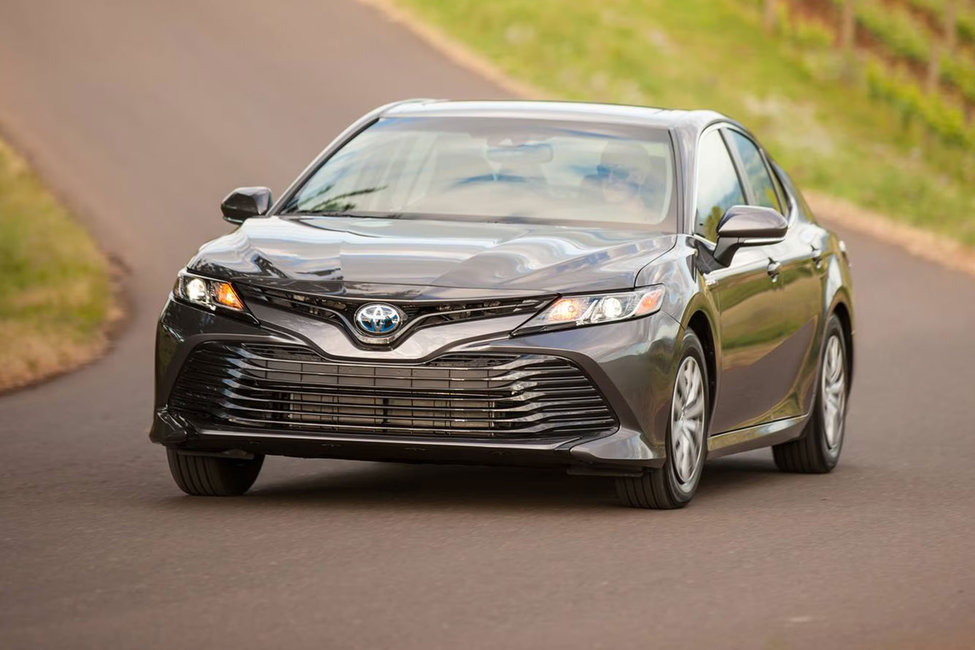 2019_toyota_camry hybrid.jpg