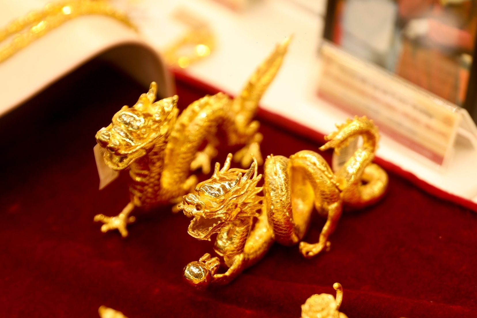 Giá vàng hôm nay 16/11/2025: Một ngày vàng SJC 'bay màu' gần 3 triệu đồng