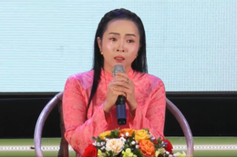 cô giáo bật khóc ava.png