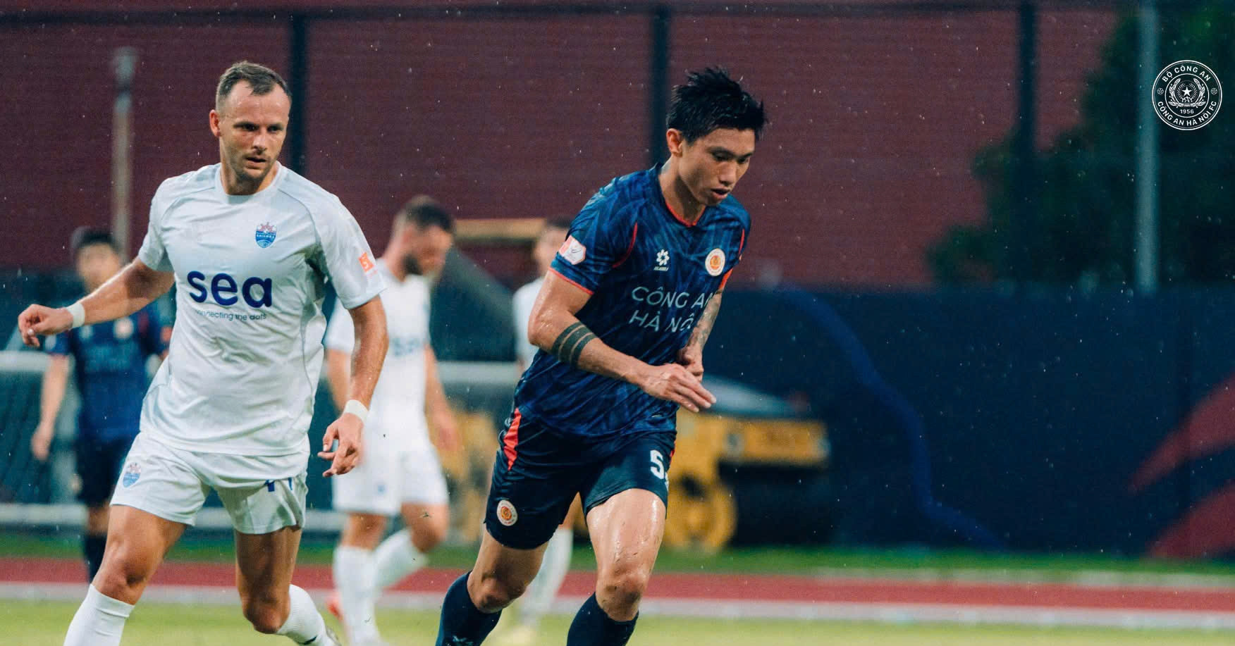 Lộ hình ảnh Văn Hậu tái xuất, HLV Kim Sang Sik nhận tin vui