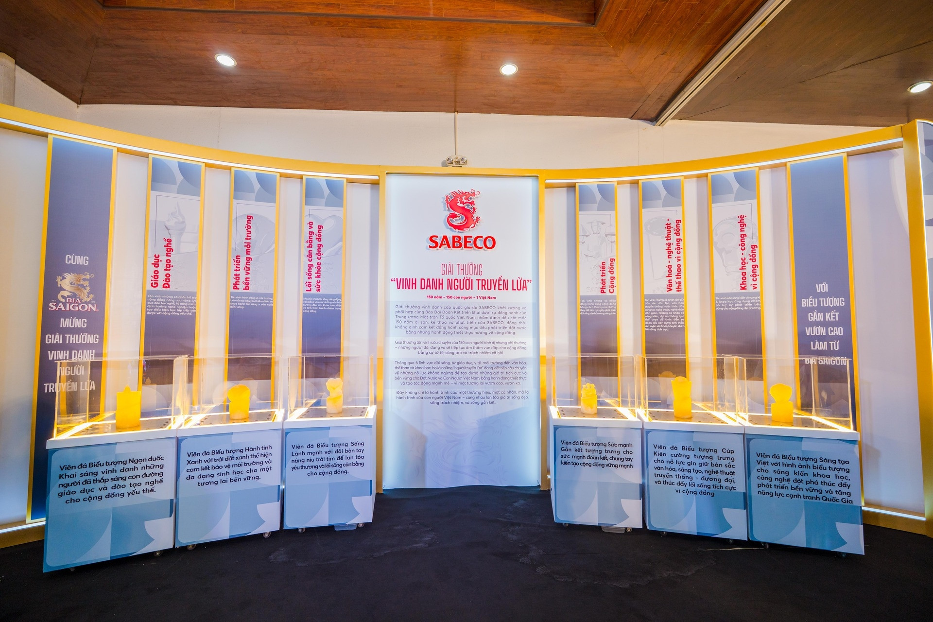 Mở cổng bình chọn trực tuyến cho giải thưởng ‘Vinh danh người truyền lửa’