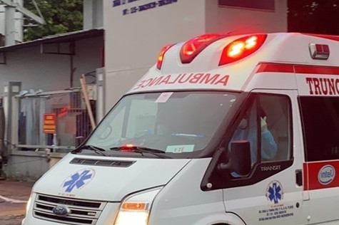 Nam thanh niên cấp cứu với vùng kín đau đớn