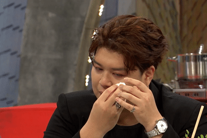 Nhóm nhạc đứng sau album quy tụ Mỹ Tâm, Hoàng Thuỳ Linh bật khóc trên sóng VTV