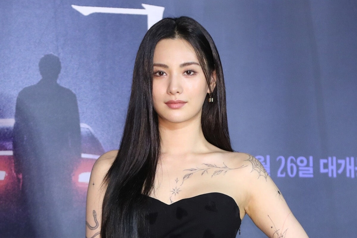 Nữ ca sĩ 'đẹp nhất thế giới' khống chế cướp có hung khí xông vào nhà