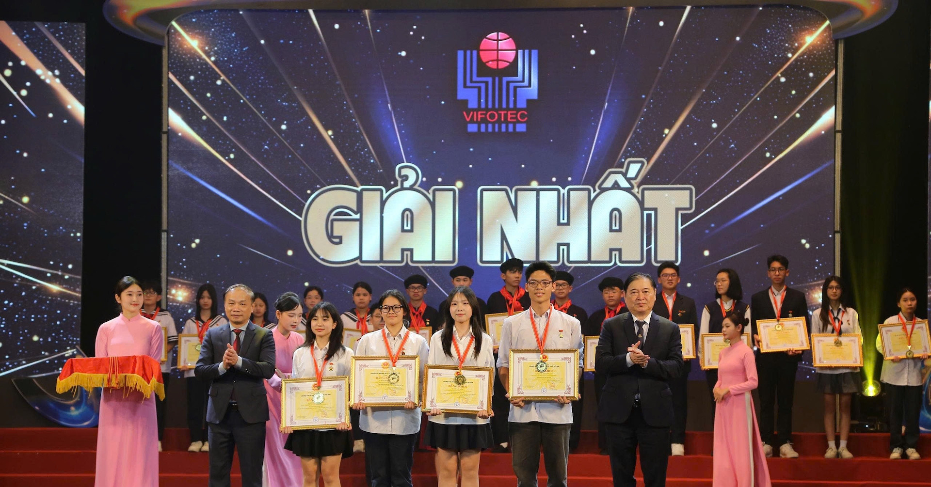 ‘Trợ lý AI hỗ trợ khám phá nội dung sách giáo khoa’ đạt giải nhất cuộc thi sáng tạo