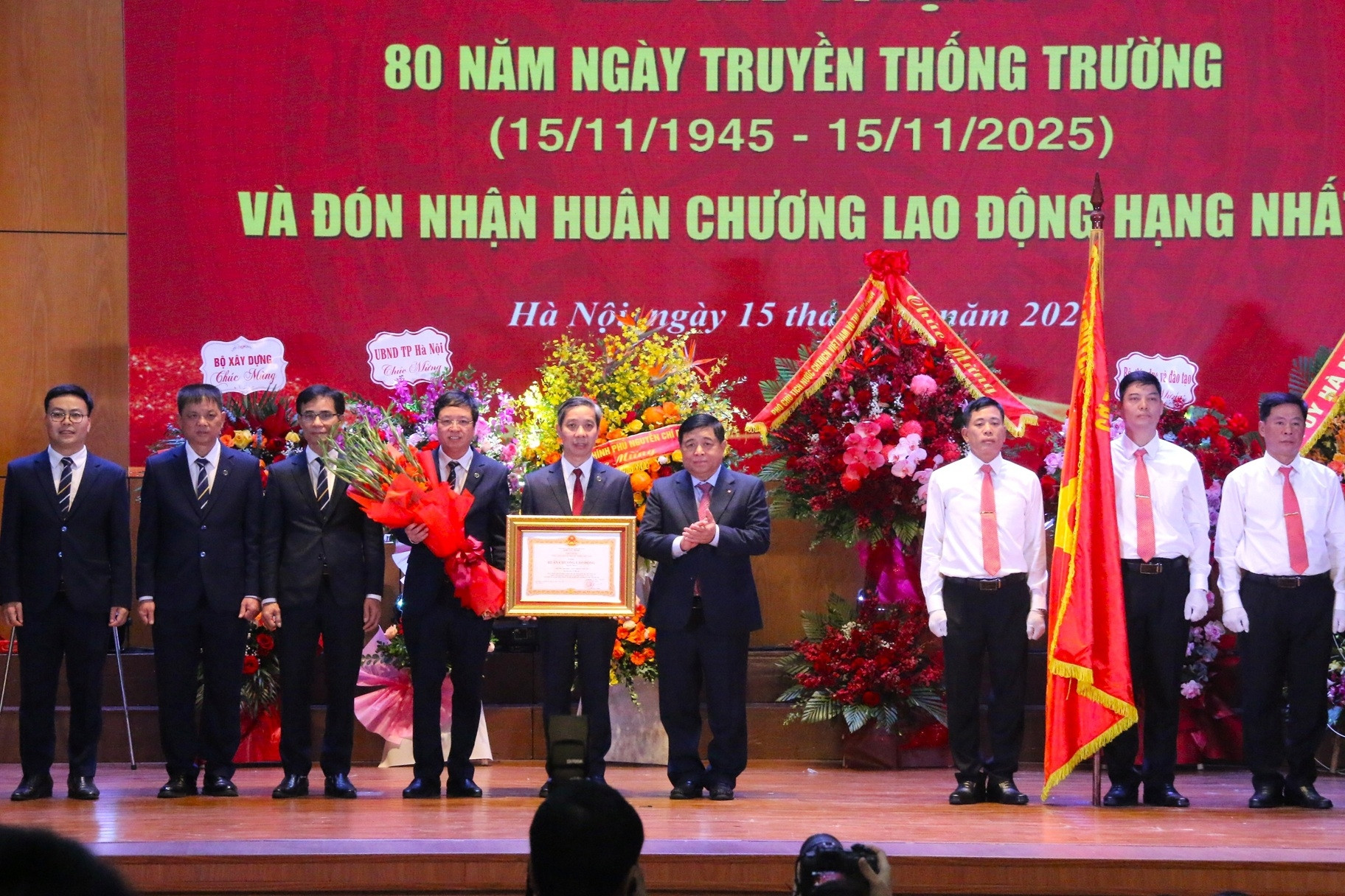 Trường Đại học Giao thông vận tải nhận Huân chương Lao động hạng Nhất
