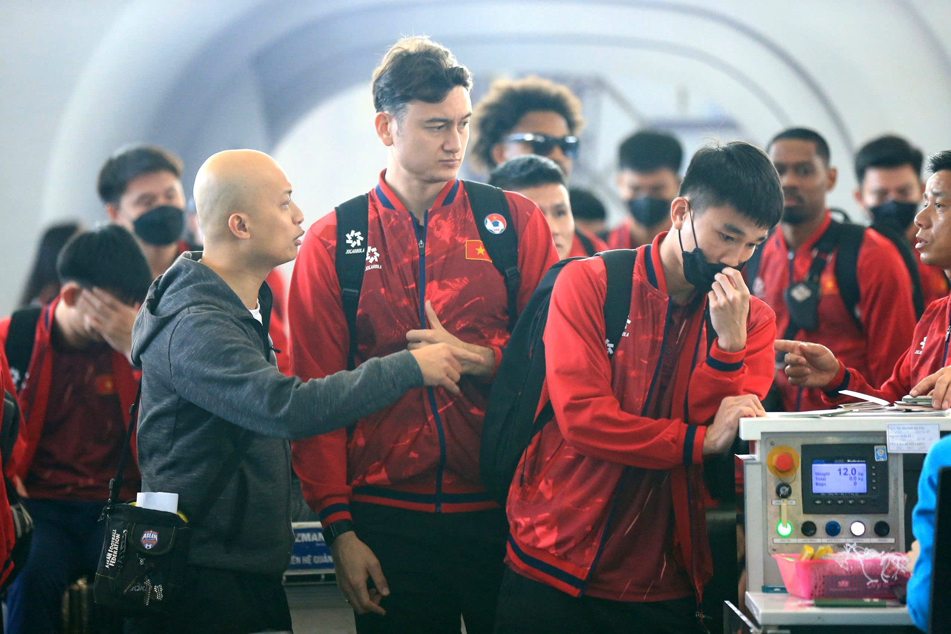 Xuân Son cực ngầu cùng tuyển Việt Nam sang Lào tuyen viet nam lao 8.jpg