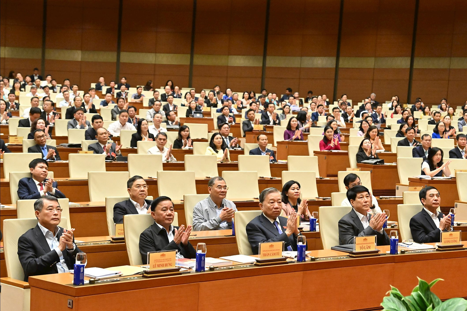 Ủy viên Trung ương làm trưởng đoàn ĐBQH không giữ quá 3 chức danh lãnh đạo