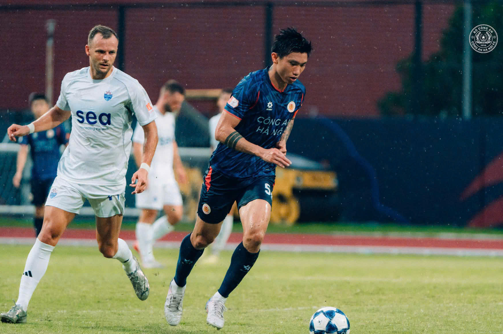 Lộ hình ảnh Văn Hậu tái xuất, HLV Kim Sang Sik nhận tin vui van hau 1.jpg